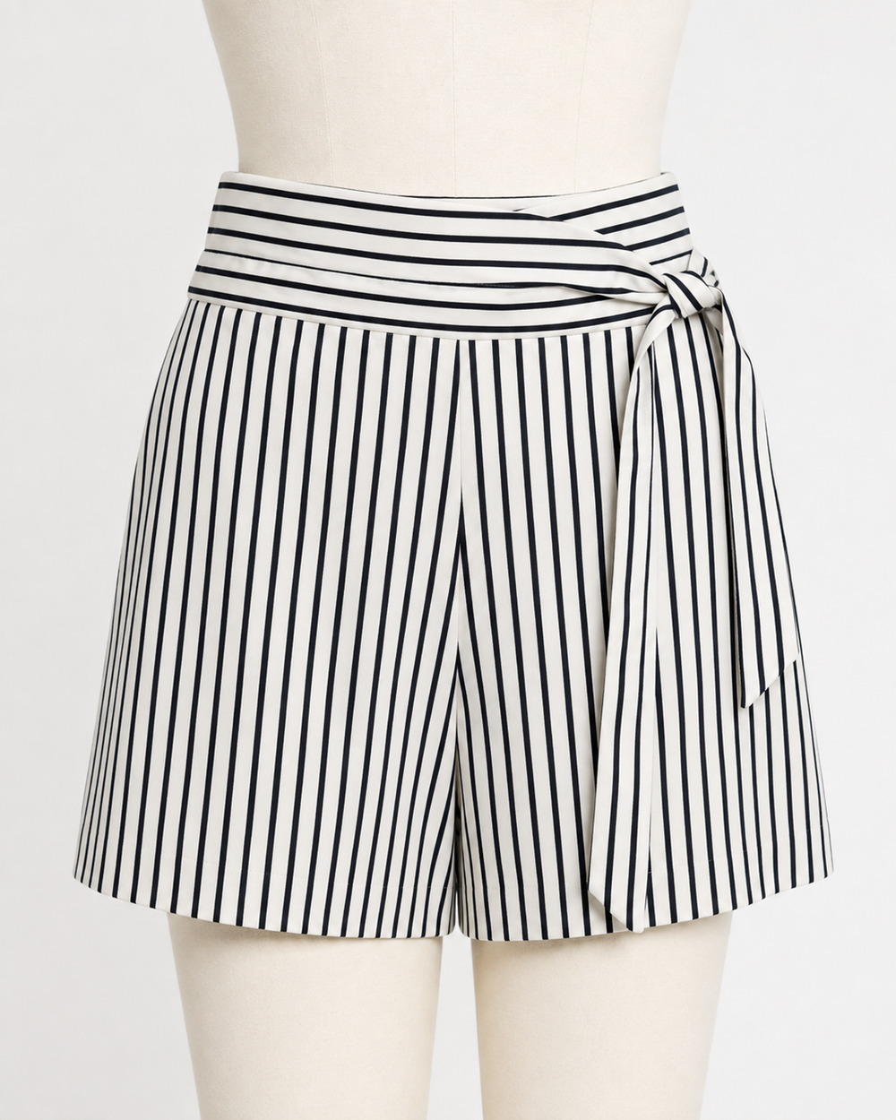 Dalia Women's High-Waisted Shorts Vertical Striped Size US 8 NEW With Tags